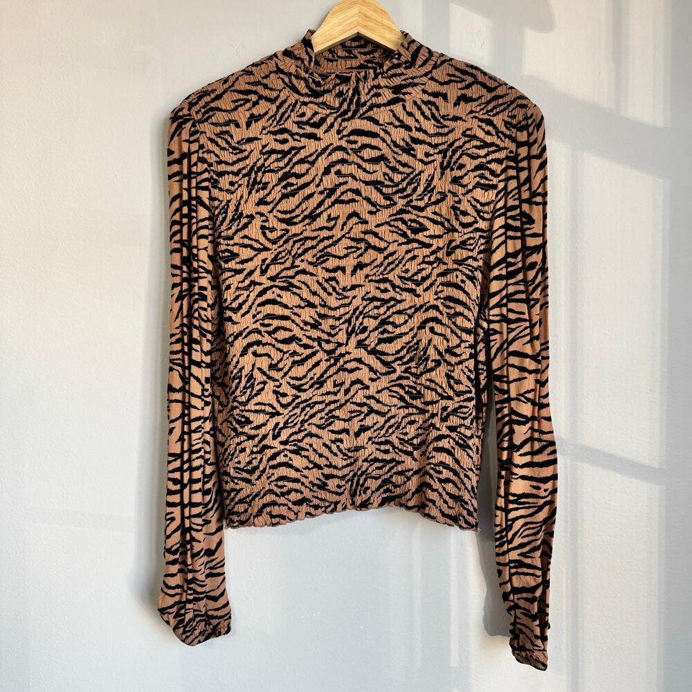 Wild Fable Animal Tiger Print Smocked Long Sleeve Top Fitted Mob Wife